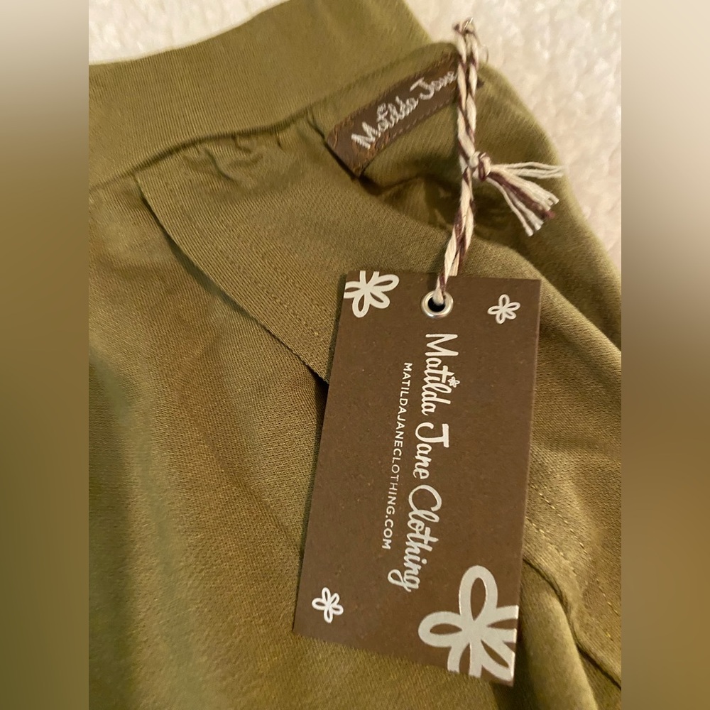 Matilda Jane olive colored size large capris.   NWT - Picture 5 of 10